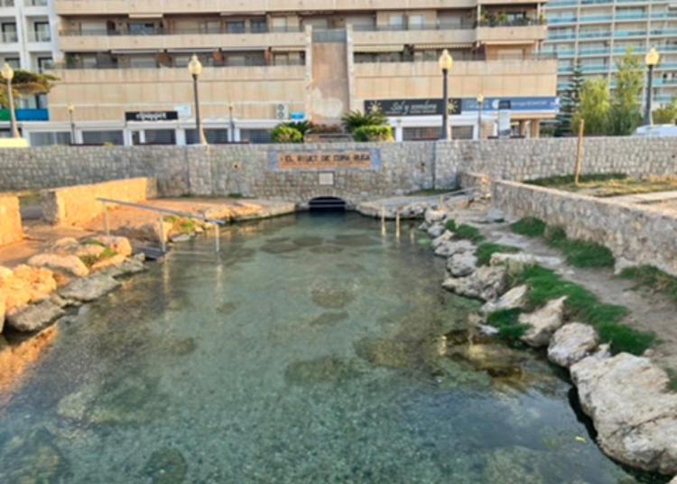 شقة كوماروغا  في Apartamento En La Playa Con Terraza المظهر الخارجي الصورة